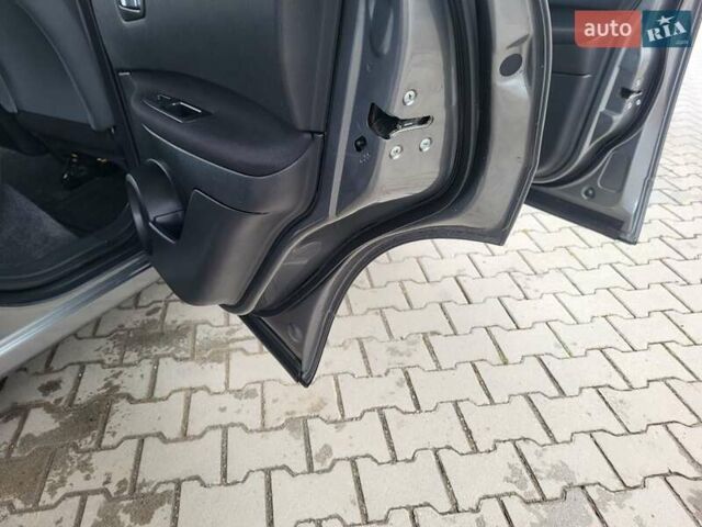 Серый Ниссан Кашкай, объемом двигателя 1.6 л и пробегом 231 тыс. км за 9999 $, фото 106 на Automoto.ua