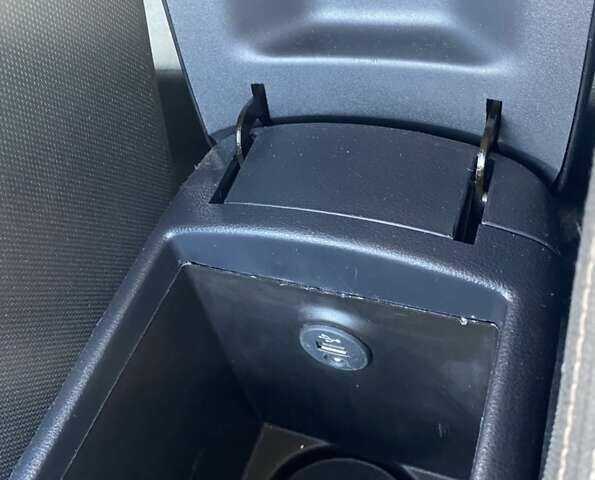 Серый Ниссан Кашкай, объемом двигателя 1.6 л и пробегом 225 тыс. км за 10000 $, фото 18 на Automoto.ua