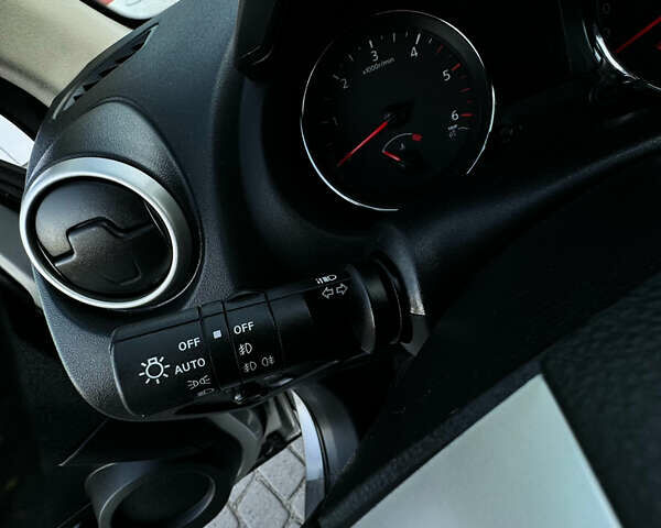 Серый Ниссан Кашкай, объемом двигателя 1.5 л и пробегом 200 тыс. км за 11699 $, фото 78 на Automoto.ua