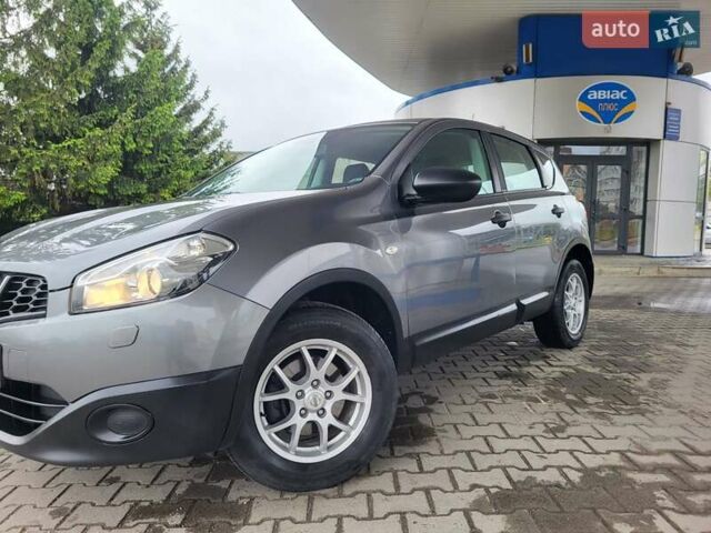 Серый Ниссан Кашкай, объемом двигателя 1.6 л и пробегом 231 тыс. км за 9999 $, фото 2 на Automoto.ua
