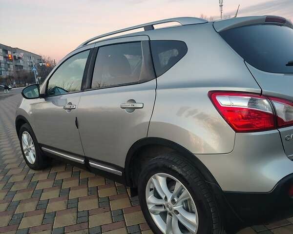 Серый Ниссан Кашкай, объемом двигателя 1.6 л и пробегом 207 тыс. км за 10200 $, фото 2 на Automoto.ua