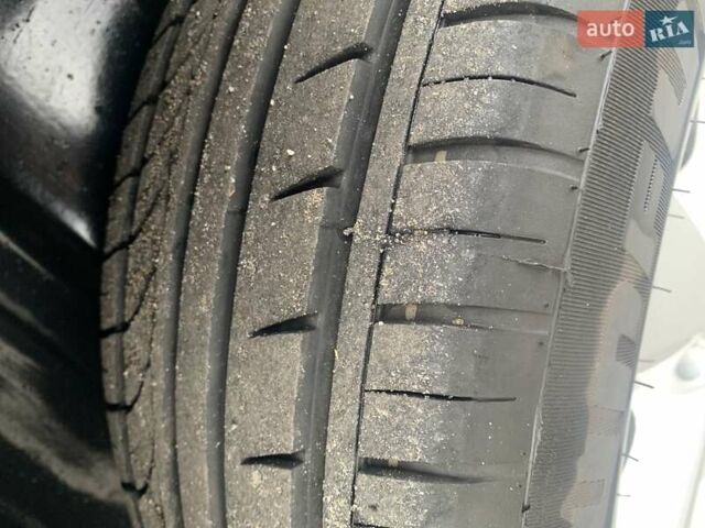 Сірий Ніссан Кашкай, об'ємом двигуна 1.6 л та пробігом 147 тис. км за 9999 $, фото 16 на Automoto.ua