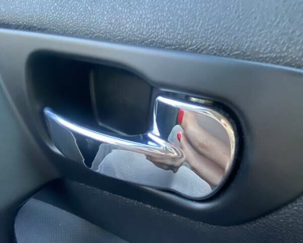 Серый Ниссан Кашкай, объемом двигателя 1.6 л и пробегом 225 тыс. км за 10000 $, фото 19 на Automoto.ua