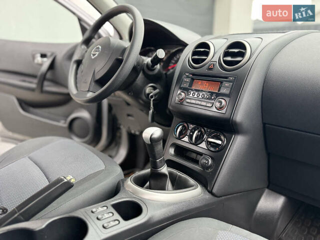 Серый Ниссан Кашкай, объемом двигателя 1.6 л и пробегом 222 тыс. км за 9900 $, фото 27 на Automoto.ua