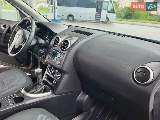 Серый Ниссан Кашкай, объемом двигателя 1.6 л и пробегом 231 тыс. км за 9999 $, фото 128 на Automoto.ua