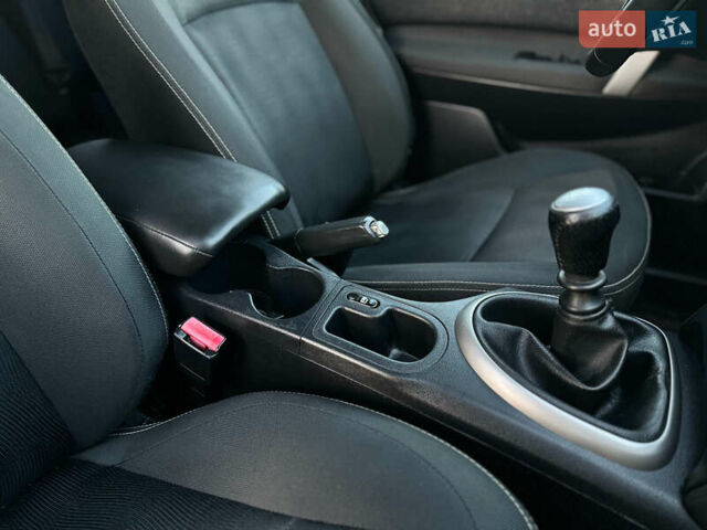 Серый Ниссан Кашкай, объемом двигателя 1.5 л и пробегом 200 тыс. км за 11699 $, фото 105 на Automoto.ua