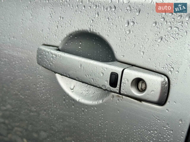 Сірий Ніссан Кашкай, об'ємом двигуна 2 л та пробігом 206 тис. км за 12500 $, фото 16 на Automoto.ua