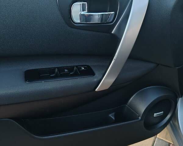 Серый Ниссан Кашкай, объемом двигателя 1.6 л и пробегом 207 тыс. км за 10200 $, фото 17 на Automoto.ua