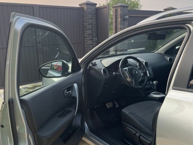 Серый Ниссан Кашкай, объемом двигателя 2 л и пробегом 335 тыс. км за 11000 $, фото 5 на Automoto.ua