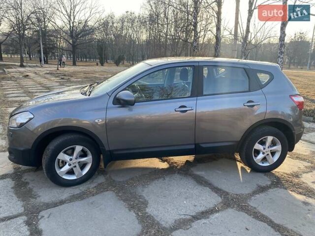 Серый Ниссан Кашкай, объемом двигателя 1.6 л и пробегом 225 тыс. км за 10000 $, фото 5 на Automoto.ua