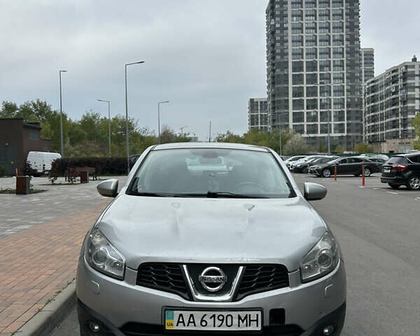Серый Ниссан Кашкай, объемом двигателя 1.6 л и пробегом 192 тыс. км за 9000 $, фото 1 на Automoto.ua