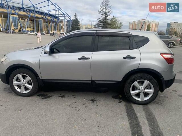 Сірий Ніссан Кашкай, об'ємом двигуна 1.6 л та пробігом 147 тис. км за 9999 $, фото 12 на Automoto.ua