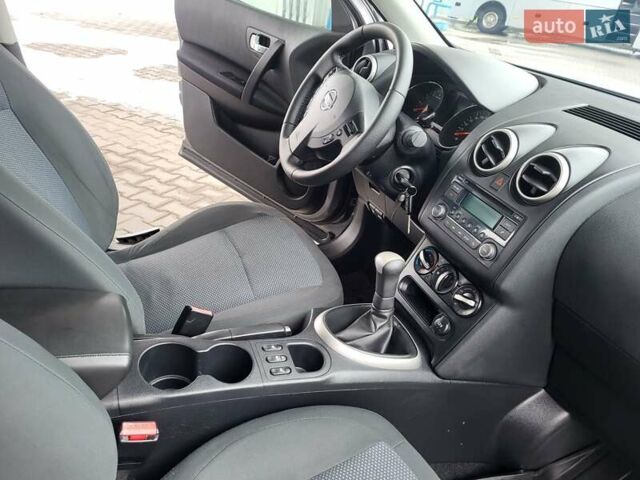 Серый Ниссан Кашкай, объемом двигателя 1.6 л и пробегом 231 тыс. км за 9999 $, фото 131 на Automoto.ua