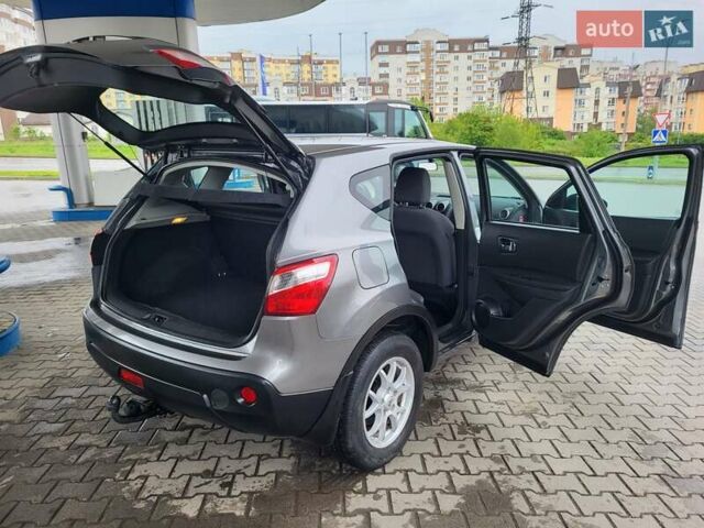 Серый Ниссан Кашкай, объемом двигателя 1.6 л и пробегом 231 тыс. км за 9999 $, фото 71 на Automoto.ua