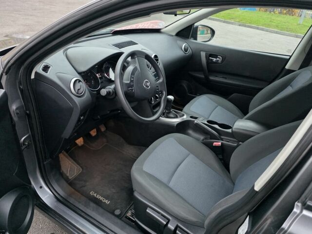 Серый Ниссан Кашкай, объемом двигателя 0 л и пробегом 125 тыс. км за 10800 $, фото 5 на Automoto.ua