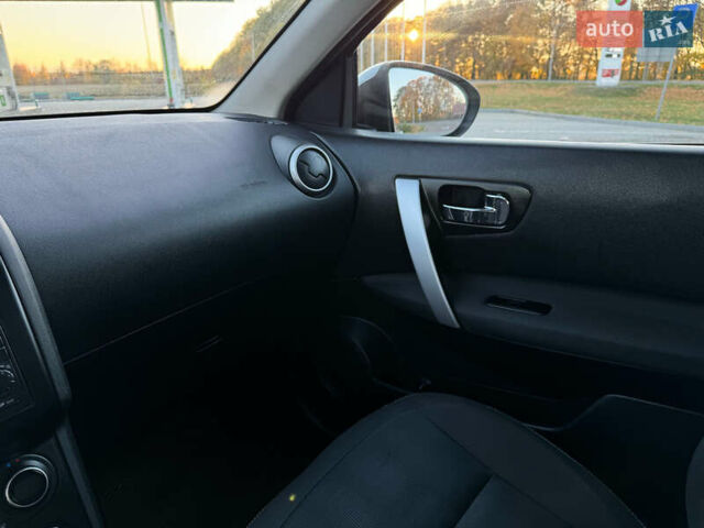 Серый Ниссан Кашкай, объемом двигателя 1.5 л и пробегом 200 тыс. км за 11699 $, фото 84 на Automoto.ua