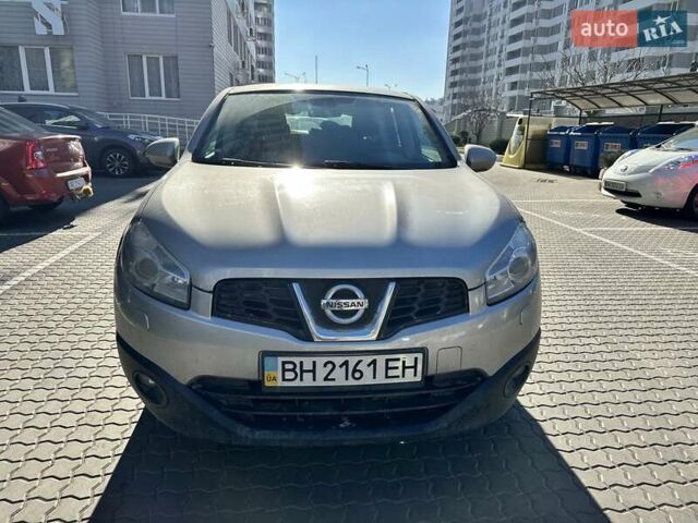 Серый Ниссан Кашкай, объемом двигателя 2 л и пробегом 100 тыс. км за 13000 $, фото 4 на Automoto.ua