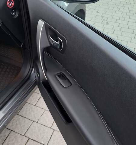 Серый Ниссан Кашкай, объемом двигателя 1.6 л и пробегом 246 тыс. км за 11600 $, фото 27 на Automoto.ua