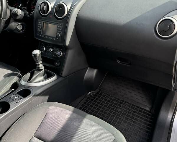 Серый Ниссан Кашкай, объемом двигателя 1.6 л и пробегом 169 тыс. км за 11200 $, фото 20 на Automoto.ua