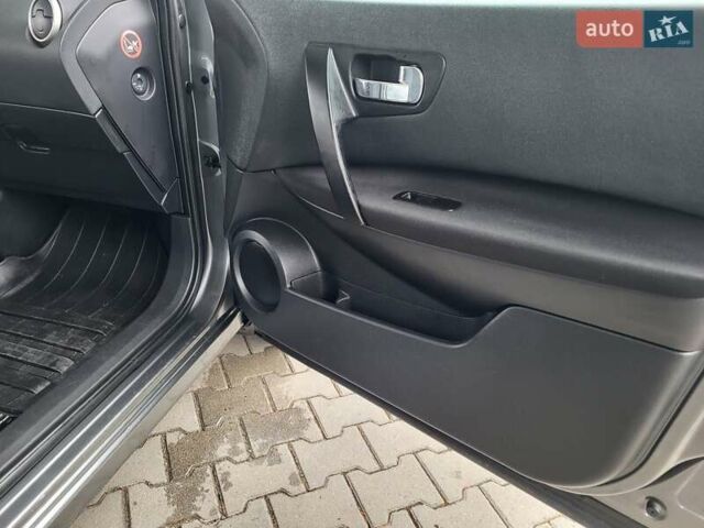 Серый Ниссан Кашкай, объемом двигателя 1.6 л и пробегом 231 тыс. км за 9999 $, фото 121 на Automoto.ua