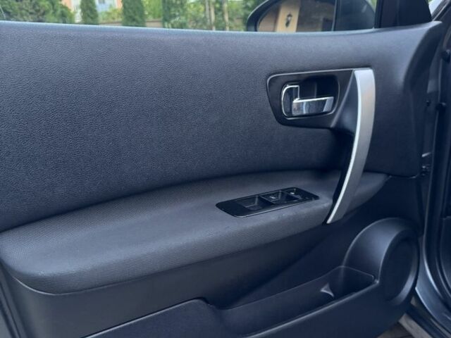 Серый Ниссан Кашкай, объемом двигателя 1.6 л и пробегом 191 тыс. км за 11250 $, фото 5 на Automoto.ua