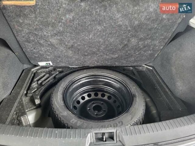 Серый Ниссан Кашкай, объемом двигателя 1.6 л и пробегом 231 тыс. км за 9999 $, фото 105 на Automoto.ua