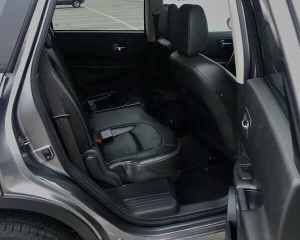 Серый Ниссан Кашкай, объемом двигателя 1.6 л и пробегом 261 тыс. км за 11100 $, фото 7 на Automoto.ua