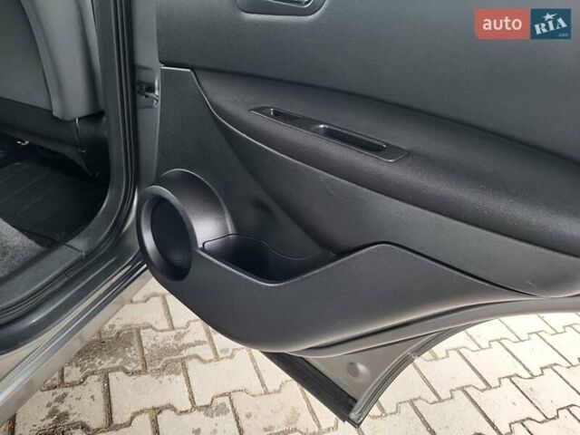 Серый Ниссан Кашкай, объемом двигателя 1.6 л и пробегом 231 тыс. км за 9999 $, фото 117 на Automoto.ua