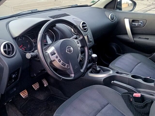 Серый Ниссан Кашкай, объемом двигателя 1.5 л и пробегом 120 тыс. км за 11700 $, фото 5 на Automoto.ua