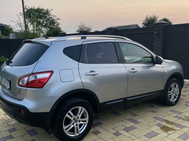 Серый Ниссан Кашкай, объемом двигателя 2 л и пробегом 335 тыс. км за 11000 $, фото 3 на Automoto.ua