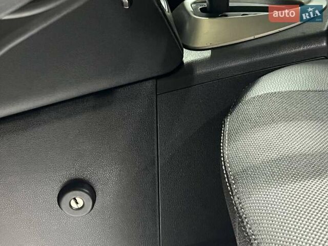 Серый Ниссан Кашкай, объемом двигателя 1.6 л и пробегом 82 тыс. км за 11500 $, фото 8 на Automoto.ua