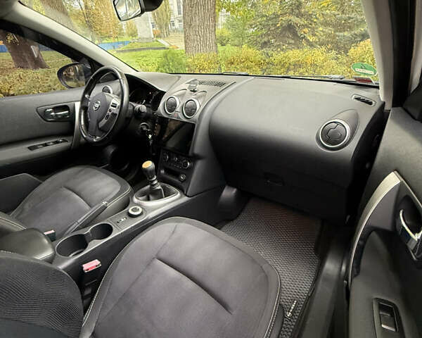 Серый Ниссан Кашкай, объемом двигателя 1.6 л и пробегом 226 тыс. км за 11000 $, фото 32 на Automoto.ua