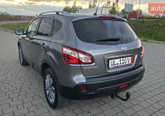 Серый Ниссан Кашкай, объемом двигателя 1.6 л и пробегом 246 тыс. км за 11600 $, фото 4 на Automoto.ua