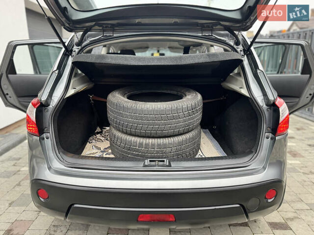 Серый Ниссан Кашкай, объемом двигателя 1.6 л и пробегом 222 тыс. км за 10550 $, фото 23 на Automoto.ua