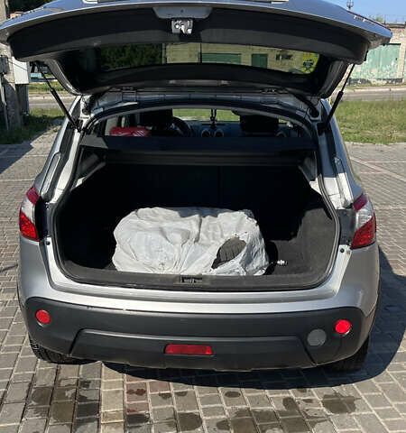 Серый Ниссан Кашкай, объемом двигателя 1.46 л и пробегом 241 тыс. км за 10300 $, фото 7 на Automoto.ua