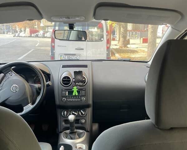 Серый Ниссан Кашкай, объемом двигателя 1.6 л и пробегом 50 тыс. км за 11000 $, фото 2 на Automoto.ua