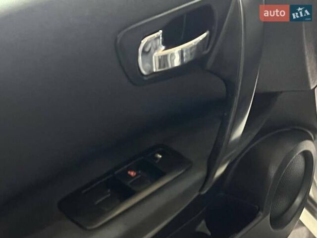 Серый Ниссан Кашкай, объемом двигателя 1.6 л и пробегом 82 тыс. км за 11500 $, фото 12 на Automoto.ua