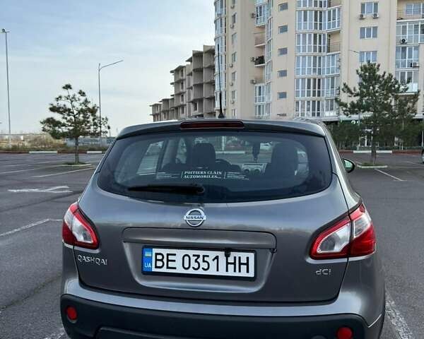 Серый Ниссан Кашкай, объемом двигателя 1.5 л и пробегом 184 тыс. км за 12500 $, фото 9 на Automoto.ua