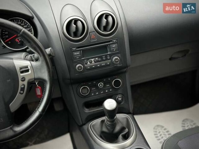 Серый Ниссан Кашкай, объемом двигателя 1.5 л и пробегом 213 тыс. км за 12500 $, фото 21 на Automoto.ua
