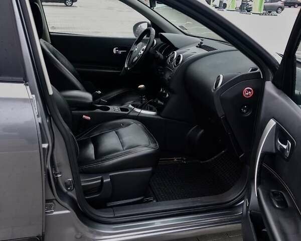Серый Ниссан Кашкай, объемом двигателя 1.6 л и пробегом 261 тыс. км за 11100 $, фото 6 на Automoto.ua