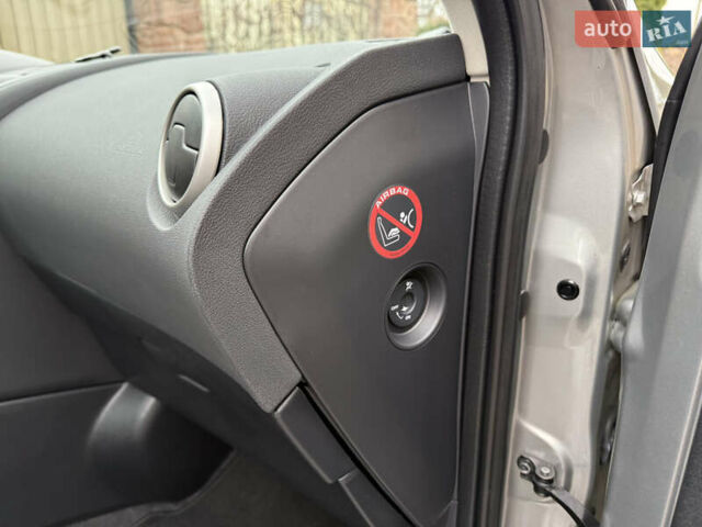 Серый Ниссан Кашкай, объемом двигателя 2 л и пробегом 173 тыс. км за 12435 $, фото 73 на Automoto.ua