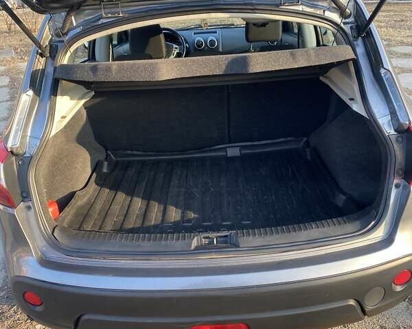 Серый Ниссан Кашкай, объемом двигателя 1.6 л и пробегом 225 тыс. км за 10000 $, фото 10 на Automoto.ua