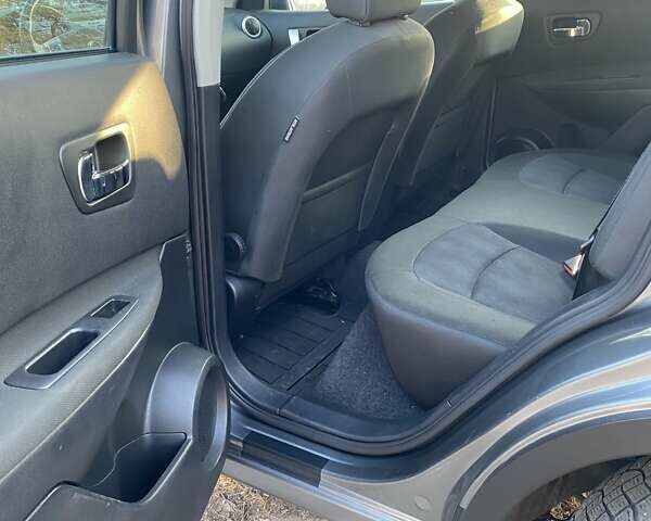 Серый Ниссан Кашкай, объемом двигателя 1.6 л и пробегом 225 тыс. км за 10000 $, фото 12 на Automoto.ua