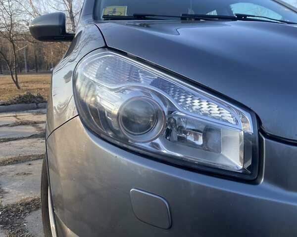 Серый Ниссан Кашкай, объемом двигателя 1.6 л и пробегом 225 тыс. км за 10000 $, фото 4 на Automoto.ua