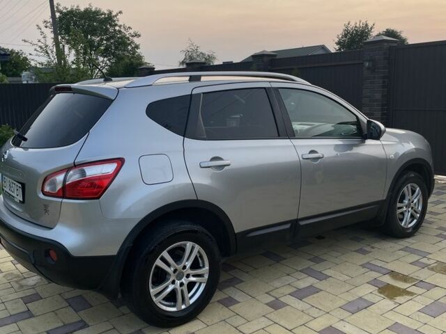 Серый Ниссан Кашкай, объемом двигателя 2 л и пробегом 335 тыс. км за 11000 $, фото 2 на Automoto.ua