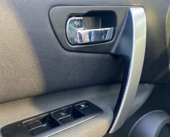 Серый Ниссан Кашкай, объемом двигателя 1.6 л и пробегом 225 тыс. км за 10000 $, фото 13 на Automoto.ua