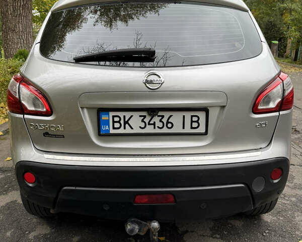 Серый Ниссан Кашкай, объемом двигателя 1.6 л и пробегом 226 тыс. км за 11000 $, фото 4 на Automoto.ua