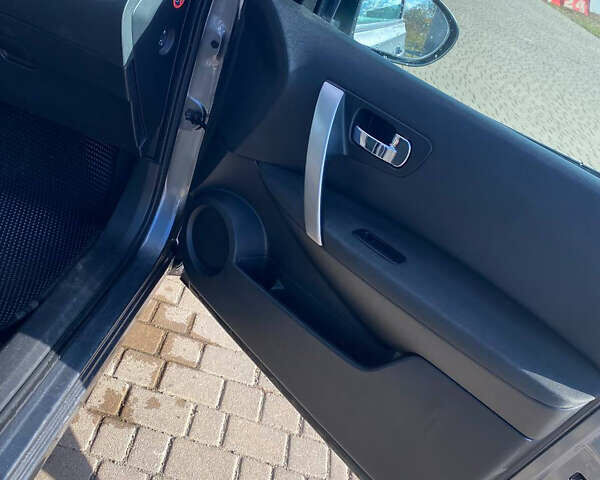 Сірий Ніссан Кашкай, об'ємом двигуна 2 л та пробігом 241 тис. км за 11450 $, фото 12 на Automoto.ua