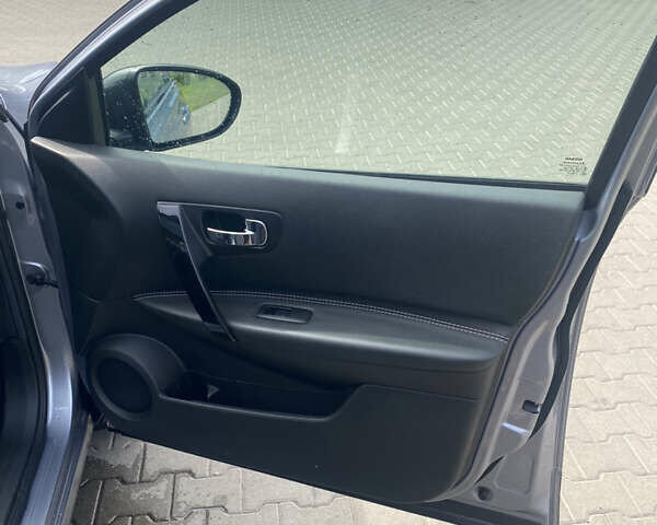 Сірий Ніссан Кашкай, об'ємом двигуна 1.6 л та пробігом 254 тис. км за 11600 $, фото 11 на Automoto.ua
