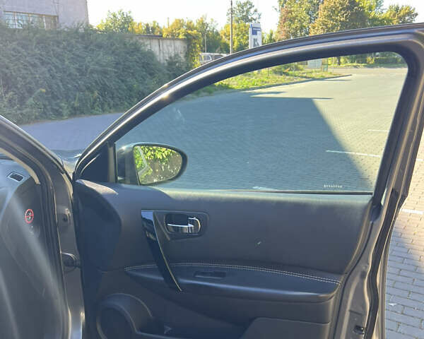 Ниссан Кашкай 2013 в Луцке на Automoto.ua Серый Ниссан Кашкай, объемом двигателя 1.6 л и пробегом 105 тыс. км за 11888 $, фото 41 на Automoto.ua